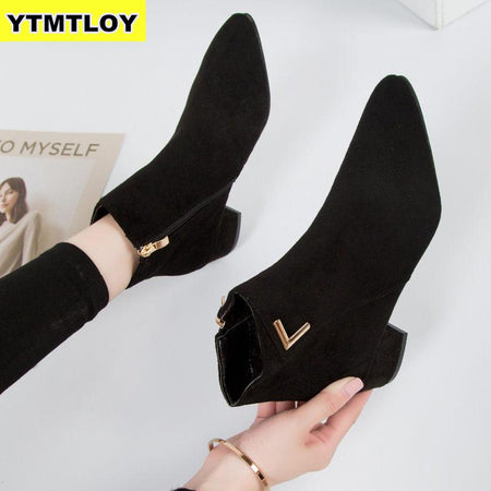 New Fashion European Style Black Ankle Boots Flats Round Toe Black Lace-up Boots Woman Platform Patent Leather Shoes